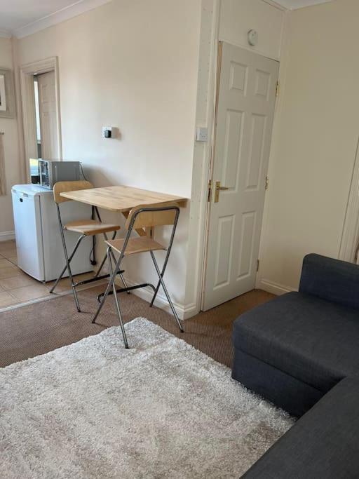 1 Bedroom Flat Sleeps 4 In Abingdon Oxfordshire エクステリア 写真